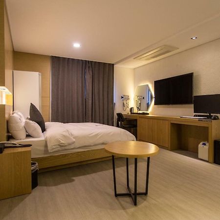 The City Hotel Jeonju Exterior foto