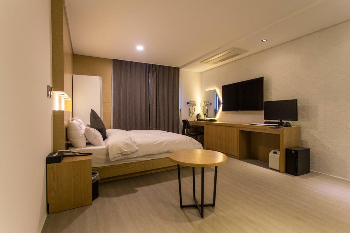 The City Hotel Jeonju Exterior foto