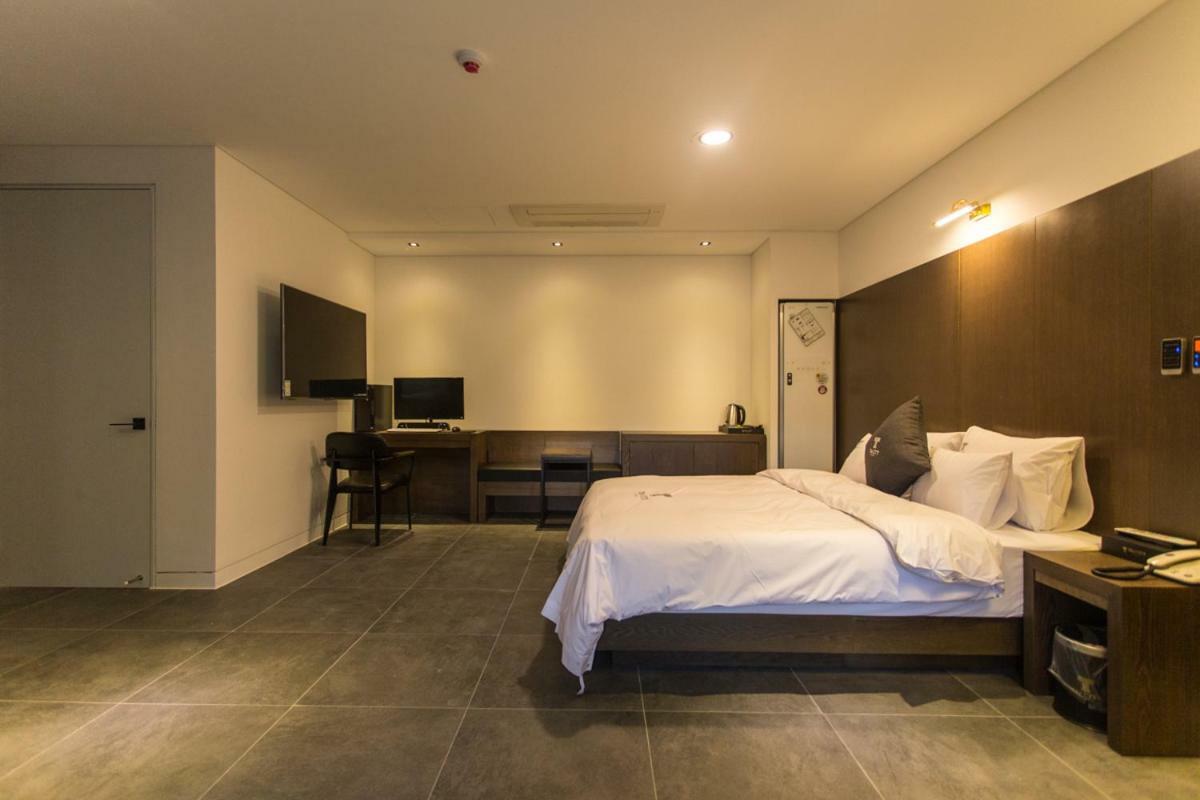 The City Hotel Jeonju Exterior foto